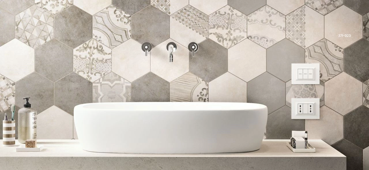 Advies ontwerp keramische tegels | Jan Groen Tegels | Hexagon wandtegels in badkamer [371-023]
